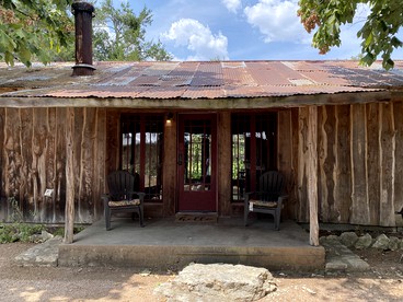 Picturesque Luminous Cabin with Jacuzzi, Bath and BBQ in Texas - glamping.directory