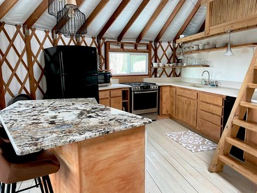 Cozy Mountain Yurt with Panoramic Views near Selkirk Mountains, Sandpoint Idaho - Sandpoint, Idaho - glamping.directory