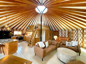 Cozy Mountain Yurt with Panoramic Views near Selkirk Mountains, Sandpoint Idaho - Sandpoint, Idaho - glamping.directory