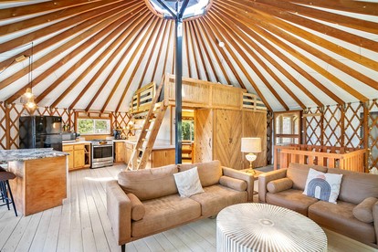 Cozy Mountain Yurt with Panoramic Views near Selkirk Mountains, Sandpoint Idaho - Sandpoint, Idaho - glamping.directory