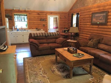 Rustic Cabin Nestled in the Stunning Mark Twain National Forest, Missouri - Alton, Missouri - glamping.directory