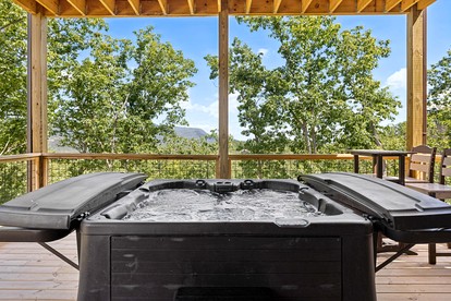 Fantastic Wooden Cabin with Pool Table and Hot-tub in Sevierville, Tennessee - Sevierville, Tennessee - glamping.directory