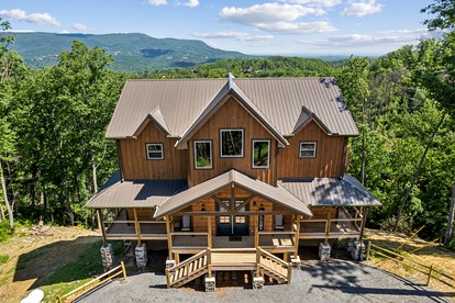 Fantastic Wooden Cabin with Pool Table and Hot-tub in Sevierville, Tennessee - glamping.directory