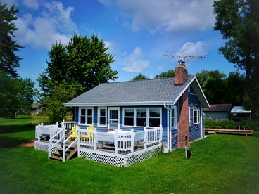 Charming Cottage Getaway near Lake Poygan in Fremont, Wisconsin - glamping.directory