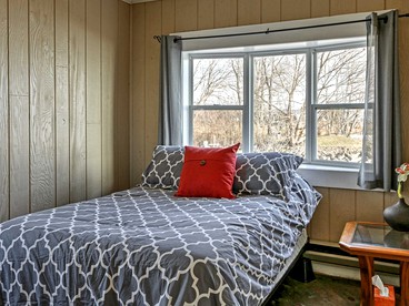 Charming Cottage Getaway near Lake Poygan in Fremont, Wisconsin - Fremont, Wisconsin - glamping.directory