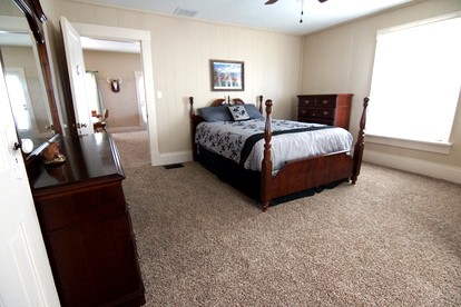 Beautifully-Furnished Cottage Rental for Family Vacation near Topeka, Kansas - Lyndon, Kansas - glamping.directory