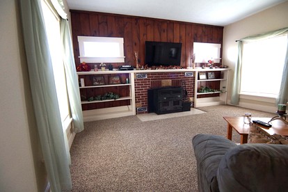 Beautifully-Furnished Cottage Rental for Family Vacation near Topeka, Kansas - Lyndon, Kansas - glamping.directory