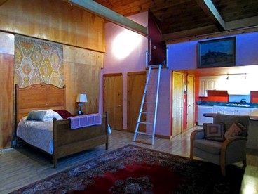Gorgeous Getaway Suite in a Converted Barn near Hudson, New York - Hudson, New York - glamping.directory