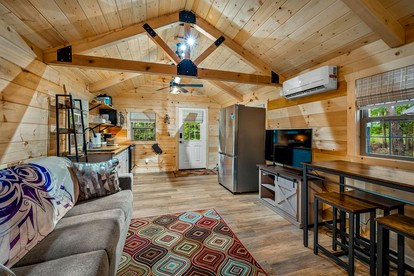 Charming Forest Cabin with Hot Tub & Covered Porch in Mentone, Alabama - Mentone, Alabama - glamping.directory