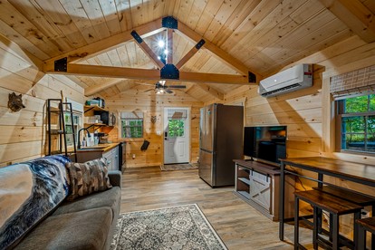 Charming Forest Cabin with Hot Tub & Covered Porch in Mentone, Alabama - Mentone, Alabama - glamping.directory