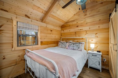 Charming Forest Cabin with Hot Tub & Covered Porch in Mentone, Alabama - Mentone, Alabama - glamping.directory
