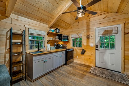 Charming Forest Cabin with Hot Tub & Covered Porch in Mentone, Alabama - Mentone, Alabama - glamping.directory