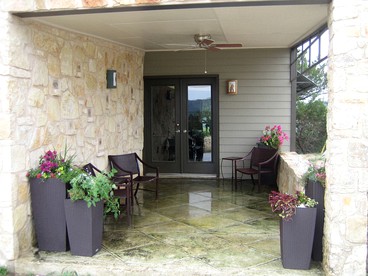 Pet-Friendly Cabin Rental for Two in Pipe Creek, Texas - Pipe Creek, Texas - glamping.directory