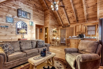 Wonderful Log Cabin with Barbecue and Hot-tub in Pigeon Forge, Tennesse - Pigeon Forge, Tennessee - glamping.directory