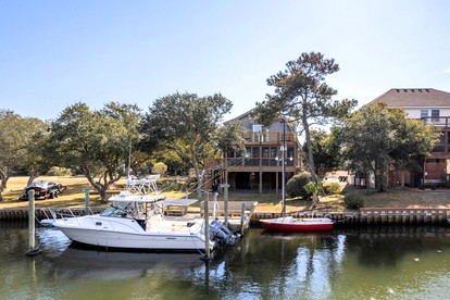 Gorgeous Waterfront Vacation Rental for an Unforgettable Family Getaway in Frisco, North Carolina - glamping.directory