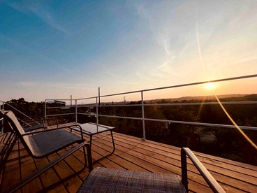 Tiny Container For A Glamping Getaway with Canyon Lake Views Close to Austin, Texas - Canyon Lake, Texas - glamping.directory