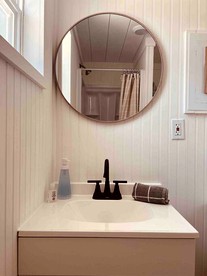 Tiny Container For A Glamping Getaway with Canyon Lake Views Close to Austin, Texas - Canyon Lake, Texas - glamping.directory