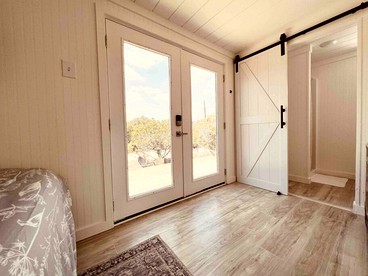 Tiny Container For A Glamping Getaway with Canyon Lake Views Close to Austin, Texas - Canyon Lake, Texas - glamping.directory