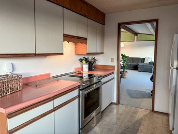Peaceful Cabin with Bay Views and Outdoor Hot-Tub in Washington - Anacortes, Washington - glamping.directory