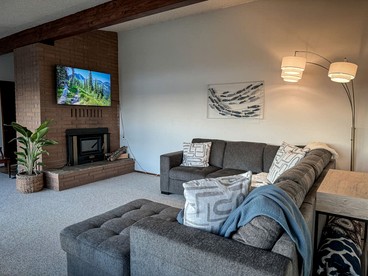 Peaceful Cabin with Bay Views and Outdoor Hot-Tub in Washington - Anacortes, Washington - glamping.directory