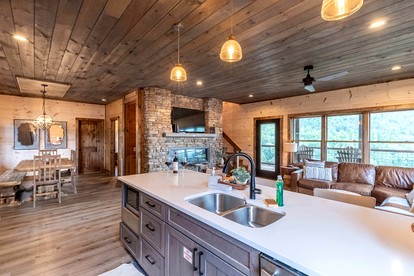 Spacious Luxury Cabin with Game Room near Pigeon Forge Attractions – Gatlinburg, TN - Gatlinburg, Tennessee - glamping.directory