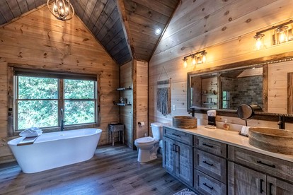 Spacious Luxury Cabin with Game Room near Pigeon Forge Attractions – Gatlinburg, TN - Gatlinburg, Tennessee - glamping.directory