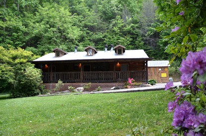 Rustic Family-Friendly Log Cabin in the Smoky Mountains, North Carolina - glamping.directory