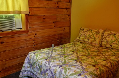 Rustic Family-Friendly Log Cabin in the Smoky Mountains, North Carolina - Cherokee, North Carolina - glamping.directory