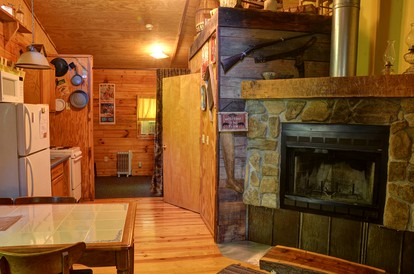 Rustic Family-Friendly Log Cabin in the Smoky Mountains, North Carolina - Cherokee, North Carolina - glamping.directory