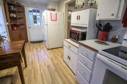 Riverfront Cottage with Fire Pit and Cozy Interior Perfect for Groups in Texas - Karnack, Texas - glamping.directory