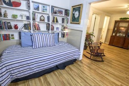 Riverfront Cottage with Fire Pit and Cozy Interior Perfect for Groups in Texas - Karnack, Texas - glamping.directory