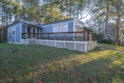 Riverfront Cottage with Fire Pit and Cozy Interior Perfect for Groups in Texas - glamping.directory