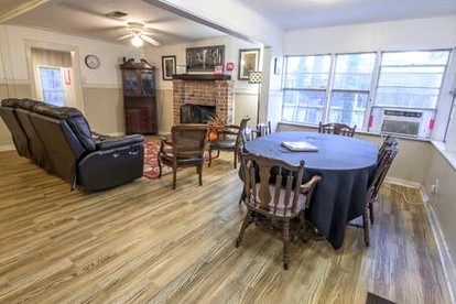 Riverfront Cottage with Fire Pit and Cozy Interior Perfect for Groups in Texas - Karnack, Texas - glamping.directory