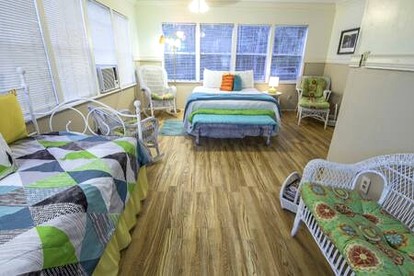 Riverfront Cottage with Fire Pit and Cozy Interior Perfect for Groups in Texas - Karnack, Texas - glamping.directory