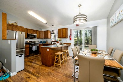 Whimsical Family-Friendly Vacation Retreat with Lake Views and Cozy Charm in Coeur d’Alene Idaho - Coeur d'Alene, Idaho - glamping.directory