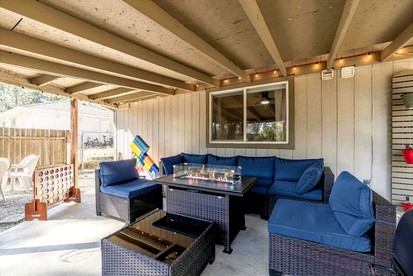Whimsical Family-Friendly Vacation Retreat with Lake Views and Cozy Charm in Coeur d’Alene Idaho - Coeur d'Alene, Idaho - glamping.directory