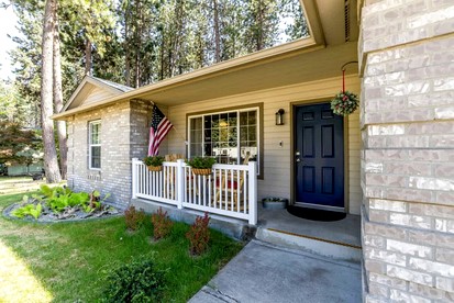 Whimsical Family-Friendly Vacation Retreat with Lake Views and Cozy Charm in Coeur d’Alene Idaho - glamping.directory