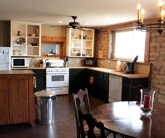 Beautifully Decorated Family-Friendly Cottage Rental near Big Bend National Park in Texas - Marathon, Texas - glamping.directory