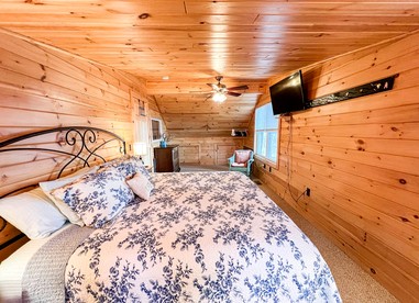 Gorgeous Family Cabin with Incredible Lake Views in Maine - Fryeburg, Maine - glamping.directory