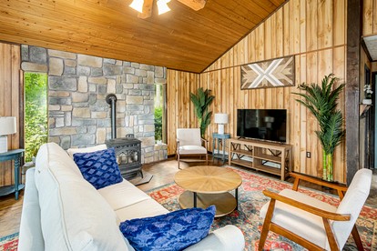 Mountain View Cabin with Hot Tub, Fire Pit and Grill in  Berkeley Springs , WV - Berkeley Springs , West Virginia - glamping.directory
