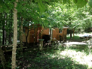 Cozy Two Person Cabin Rental near London, Kentucky, with direct access to Daniel Boone National Forest - London, Kentucky - glamping.directory