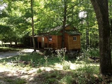 Cozy Two Person Cabin Rental near London, Kentucky, with direct access to Daniel Boone National Forest - London, Kentucky - glamping.directory