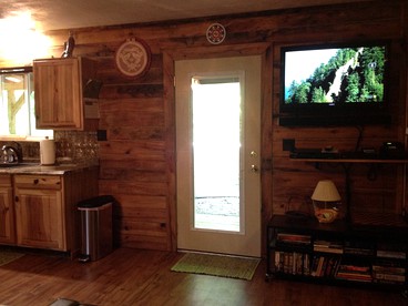 Cozy Two Person Cabin Rental near London, Kentucky, with direct access to Daniel Boone National Forest - London, Kentucky - glamping.directory