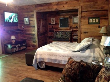 Cozy Two Person Cabin Rental near London, Kentucky, with direct access to Daniel Boone National Forest - London, Kentucky - glamping.directory