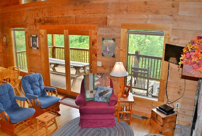 Spacious Family Cabin Rental with Mountain Views and a Hot Tub in Sevierville, Tennessee - Sevierville, Tennessee - glamping.directory