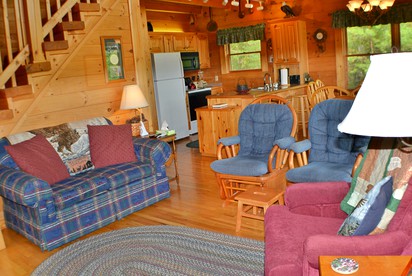 Spacious Family Cabin Rental with Mountain Views and a Hot Tub in Sevierville, Tennessee - Sevierville, Tennessee - glamping.directory