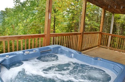 Spacious Family Cabin Rental with Mountain Views and a Hot Tub in Sevierville, Tennessee - Sevierville, Tennessee - glamping.directory