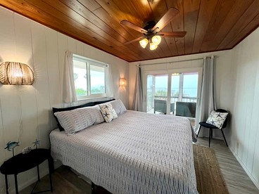 Cozy Cottage Overlooking the Beach and Gulf of Mexico for a Relaxing Getaway on Little Gasparilla Island, Florida - Placida, Florida - glamping.directory