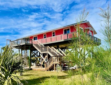Cozy Cottage Overlooking the Beach and Gulf of Mexico for a Relaxing Getaway on Little Gasparilla Island, Florida - Placida, Florida - glamping.directory