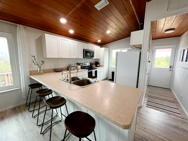 Cozy Cottage Overlooking the Beach and Gulf of Mexico for a Relaxing Getaway on Little Gasparilla Island, Florida - Placida, Florida - glamping.directory